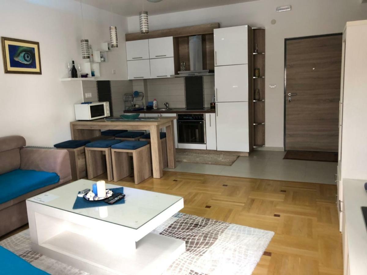 Apartman Dajana Ulcinj Exterior foto